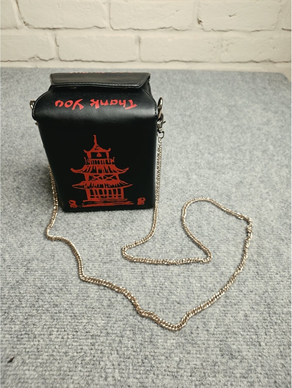 NWOT Chinese Takeout Box Crossbody Bag Black Red Pagoda Novelty Purse Chain